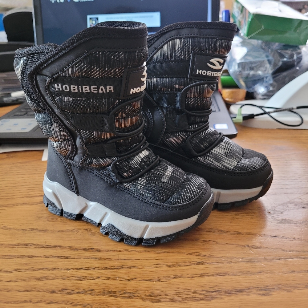 Kids Snow Boots (NWT)
